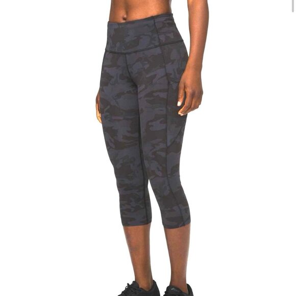 Lululemon Fast and Free Crop ll 19’’ Sz 6 - Picture 1 of 9